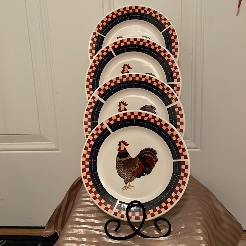 Calico Rooster set of 4 plates with black metal Plate Holder
